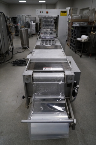 987575-5 Packaging machine Multivac R5200 - 1990
