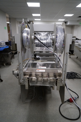 987575-10 Packaging machine Multivac R5200 - 1990