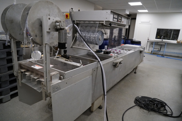 987575-11 Packaging machine Multivac R5200 - 1990