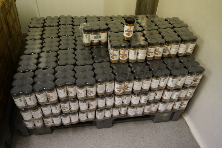 987576-2 Lot of frying spices - 950 cans Canadian blend
