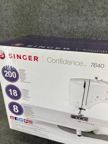 662939-4 Singer Sewing machine Confidence 7640 (New in box)