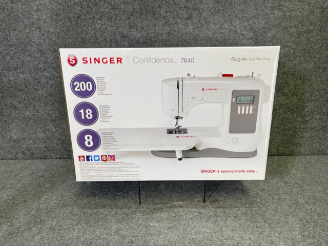 662940-1 Singer Sewing machine Confidence 7640 (New in box)