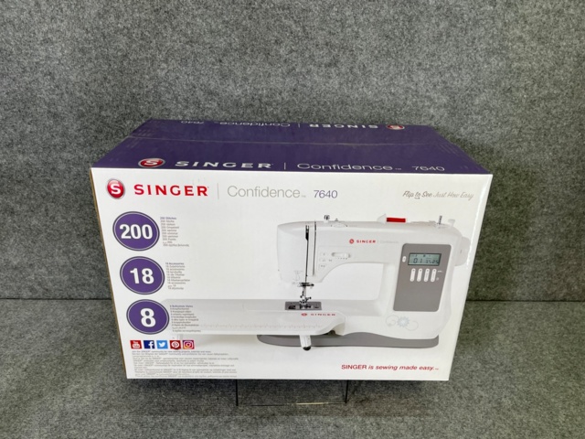 662942-3 Singer Sewing machine Confidence 7640 (New in box)