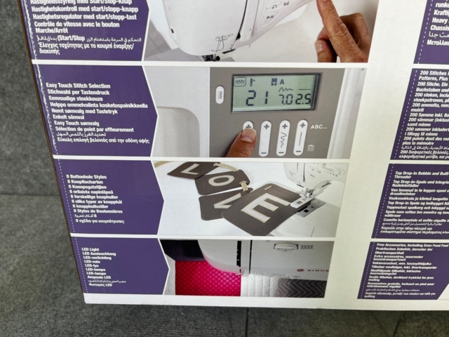 662942-11 Singer Sewing machine Confidence 7640 (New in box)