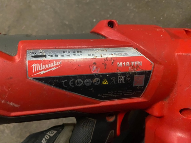 987674-3 Milwaukee M18 FFN nail gun