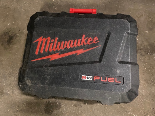 987674-4 Milwaukee M18 FFN nail gun
