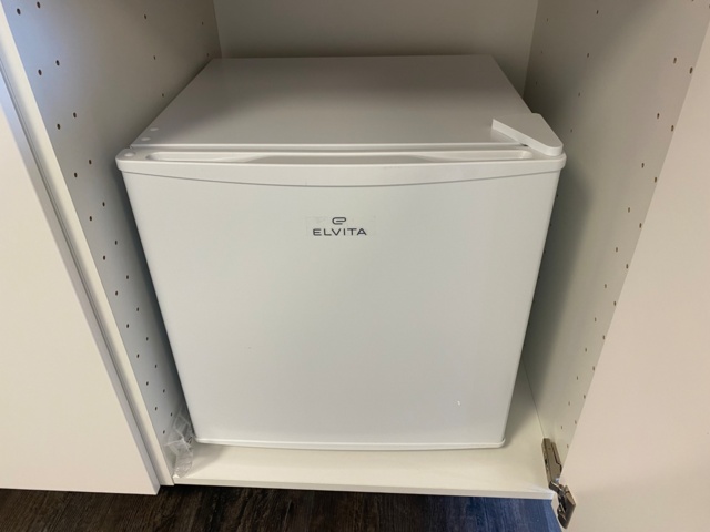 987911-1 Refrigerator ELVITA