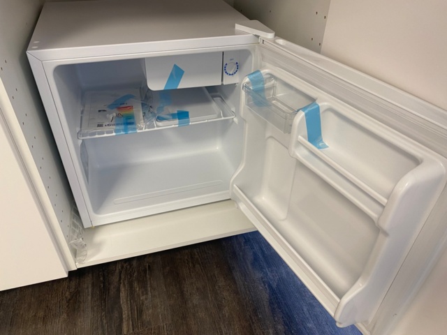 987911-2 Refrigerator ELVITA