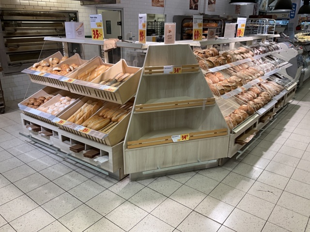 961662-1 Hyllinredning för bröd i vinkel