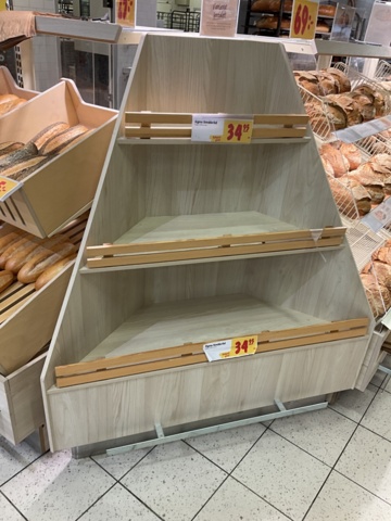 961662-3 Hyllinredning för bröd i vinkel