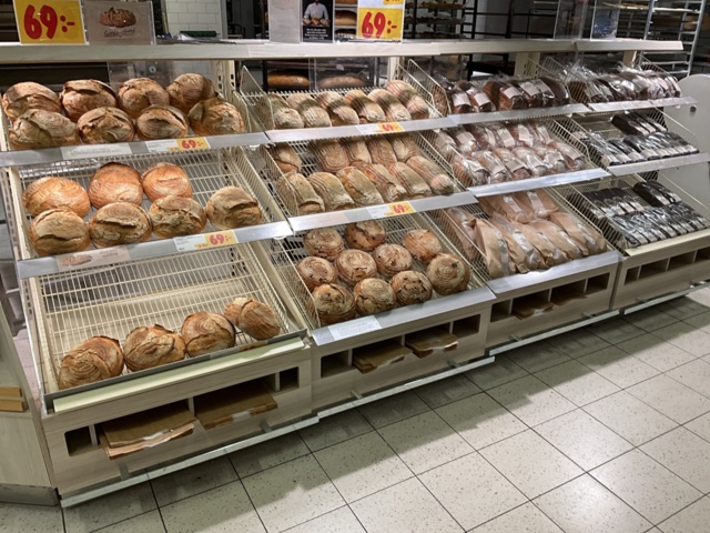 961662-4 Hyllinredning för bröd i vinkel