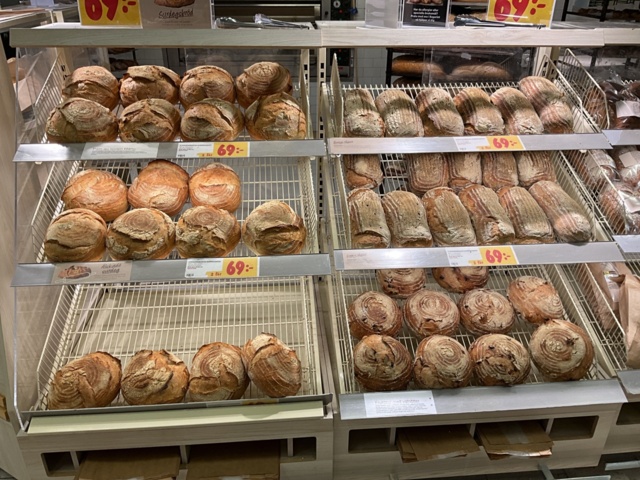 961662-5 Hyllinredning för bröd i vinkel