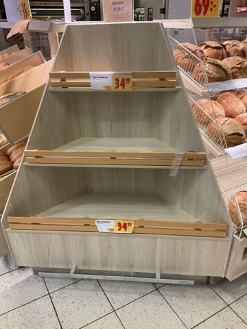 961662-9 Hyllinredning för bröd i vinkel
