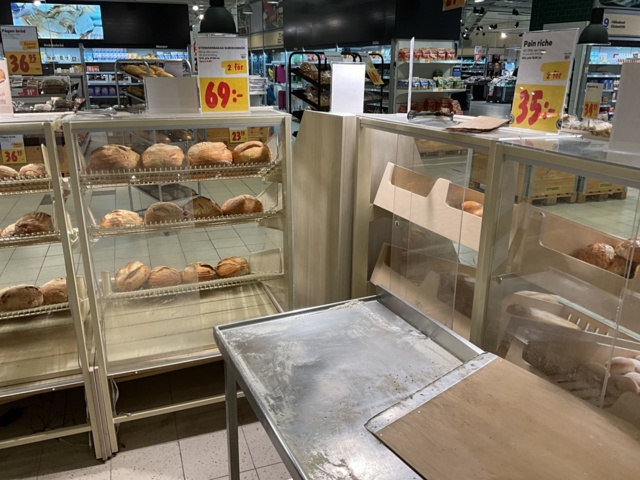 961662-11 Hyllinredning för bröd i vinkel