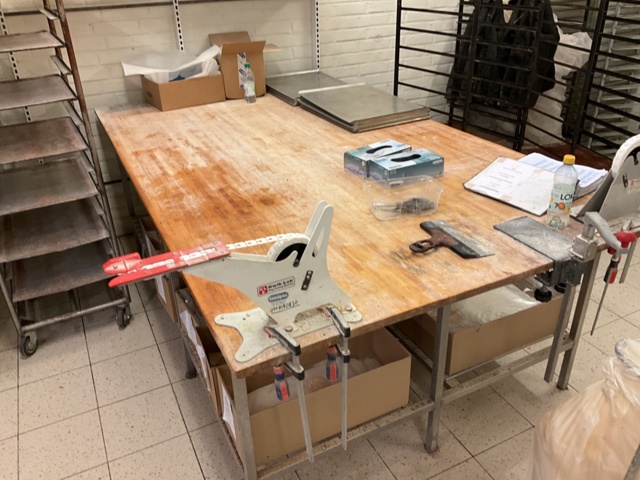 Bakery/workbench - PS Auction - We value the future - Largest in net ...