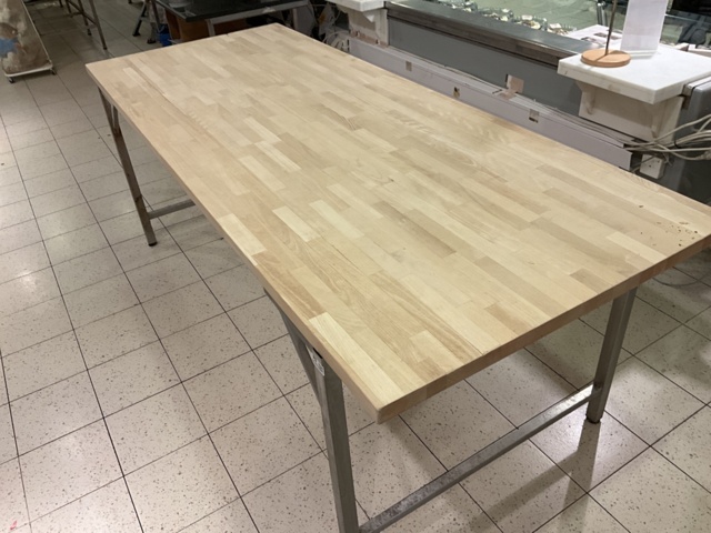 961672-8 Bakery bench in mint condition