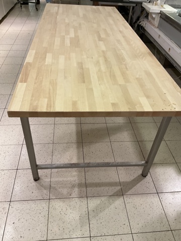 961672-9 Bakery bench in mint condition