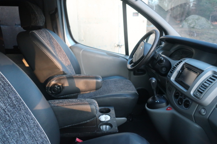 988020-21 Nissan Primastar Combi 2.5 dCi Quickshift, 146hp, 2010