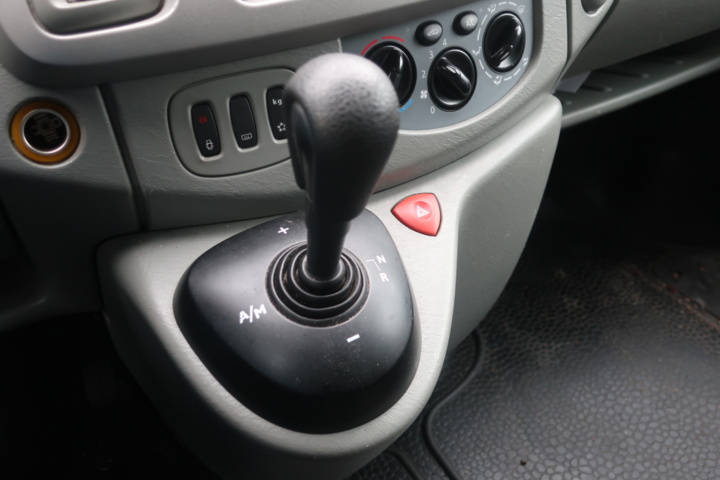 988020-33 Nissan Primastar Combi 2.5 dCi Quickshift, 146hp, 2010