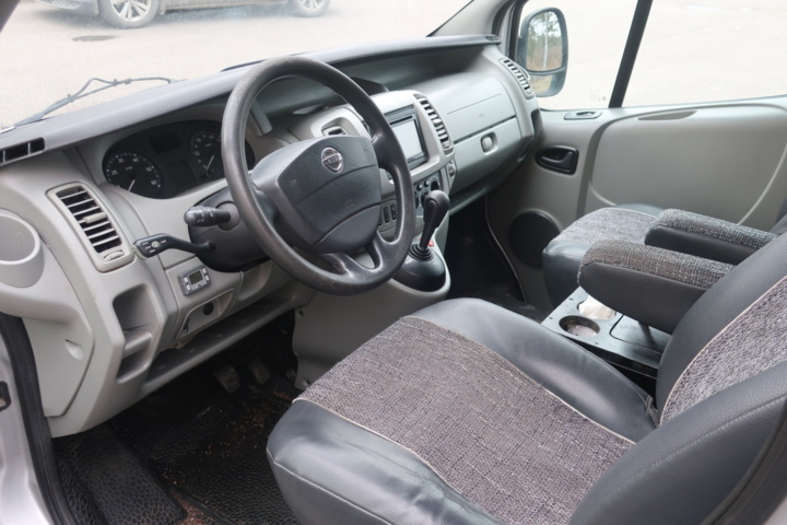 988020-34 Nissan Primastar Combi 2.5 dCi Quickshift, 146hp, 2010