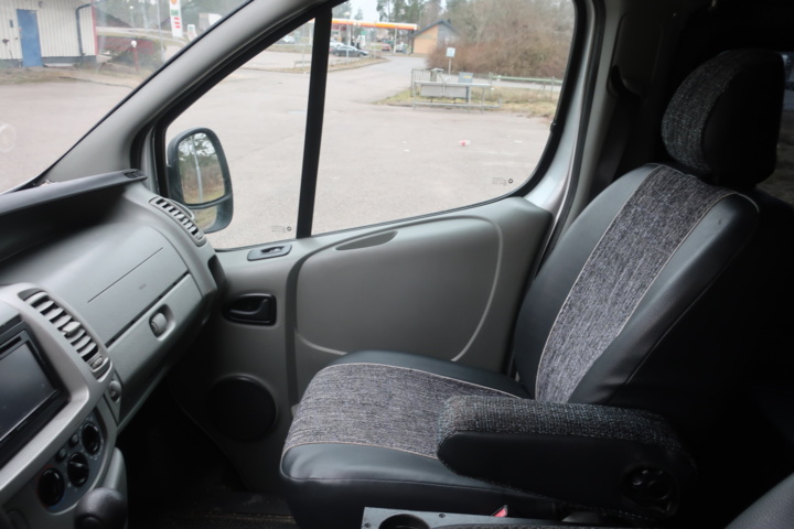 988020-63 Nissan Primastar Combi 2.5 dCi Quickshift, 146hp, 2010