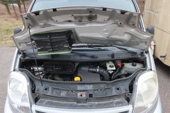 988020-64 Nissan Primastar Combi 2.5 dCi Quickshift, 146hp, 2010