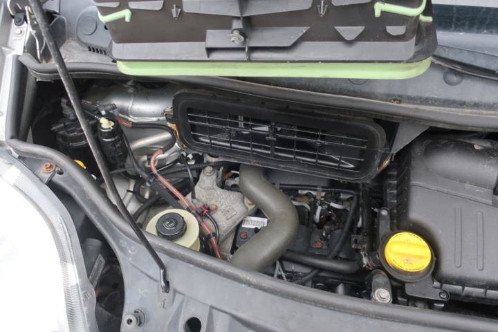 988020-67 Nissan Primastar Combi 2.5 dCi Quickshift, 146hp, 2010