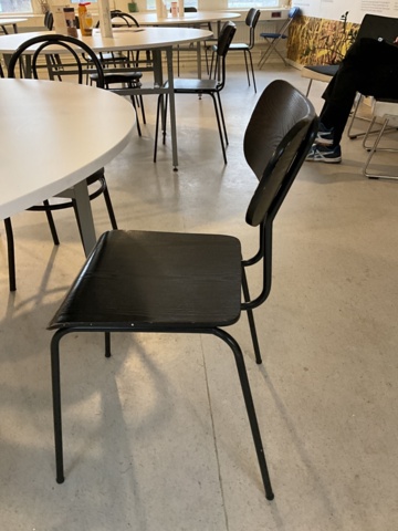 961719-5 Tables and chairs