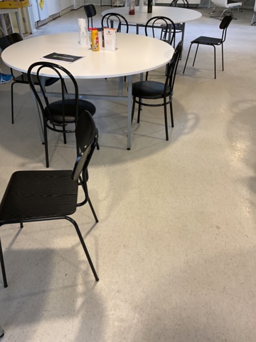 961719-12 Tables and chairs