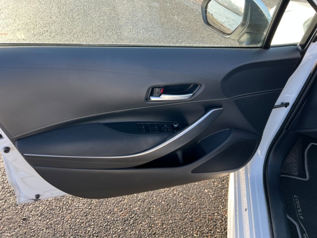 953022-16 Toyota Corolla Hybrid e-CVT - 2020