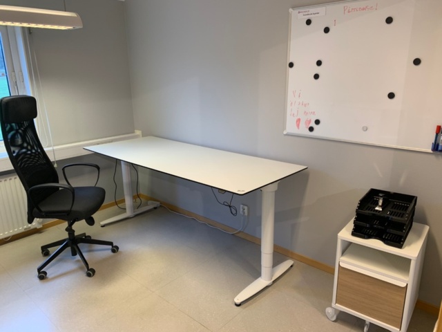 956133-1 Electric raise/lower desk, office chair, etc