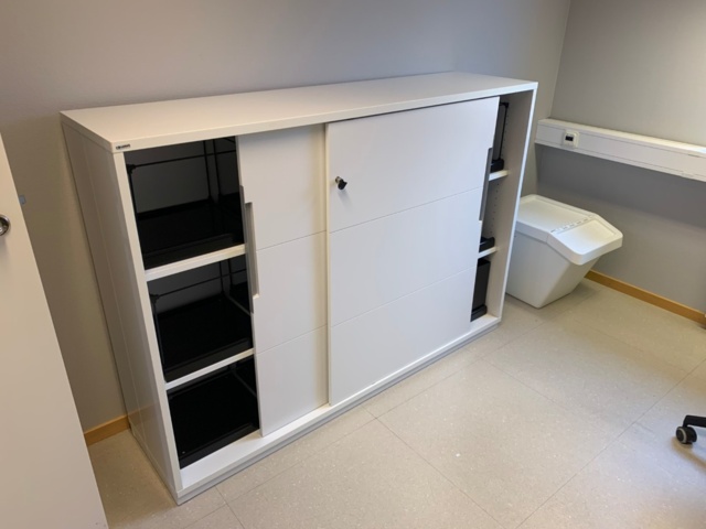 956133-4 Electric raise/lower desk, office chair, etc