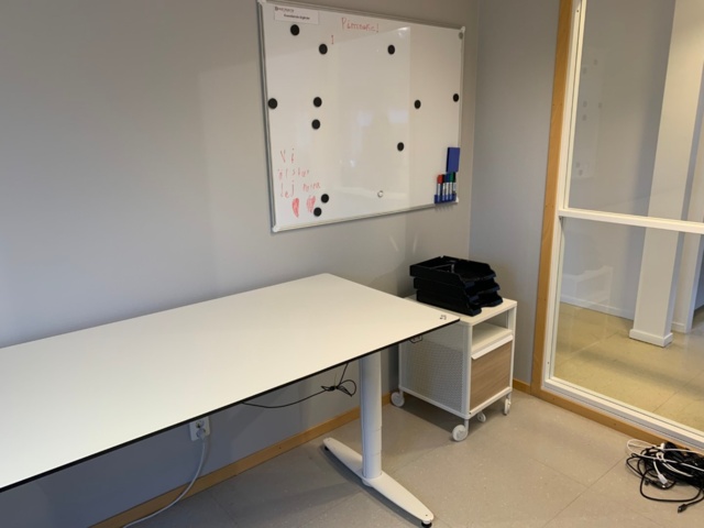 956133-8 Electric raise/lower desk, office chair, etc