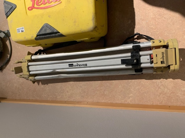 956151-3 Laser Leica incl. stand