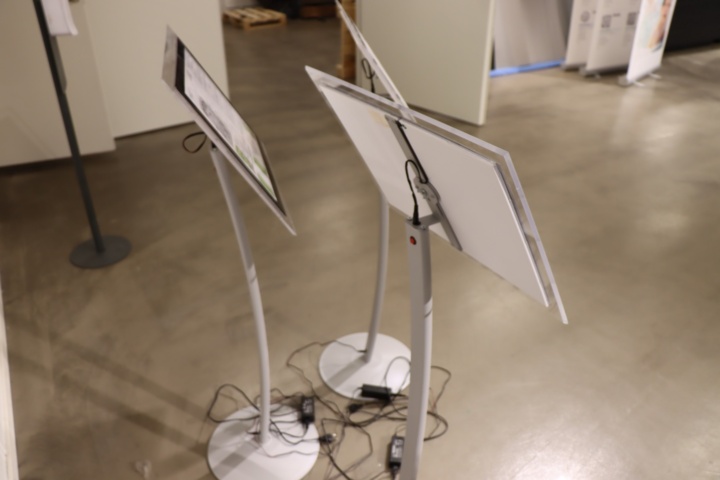 930789-7 3 display displays with lighting