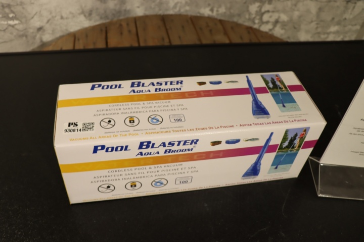 930814-4 Pool Blaster vacuum cleaner