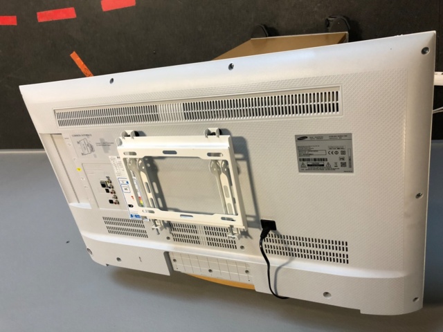 988442-4 Samsung UE40J5515AK 40-tuumainen TV - Ei pohjahintaa