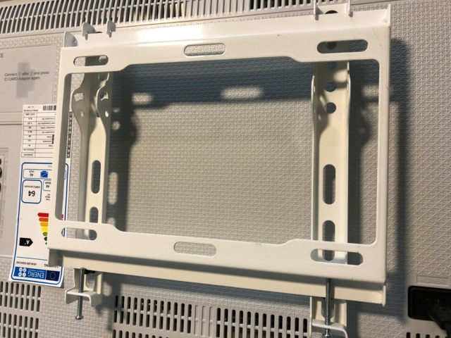 988442-6 Samsung UE40J5515AK 40-tuumainen TV - Ei pohjahintaa