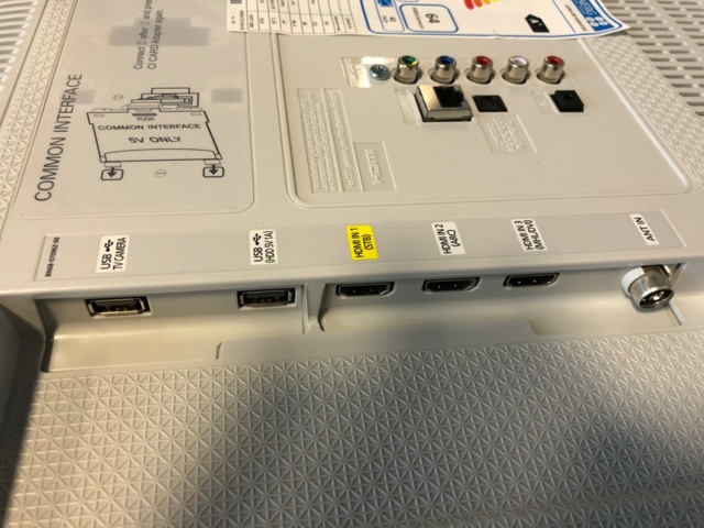 988442-7 Samsung UE40J5515AK 40-tuumainen TV - Ei pohjahintaa