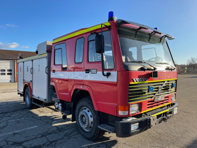 989088-10 Fire engine VOLVO FL10 4x2 1997, Low mileage