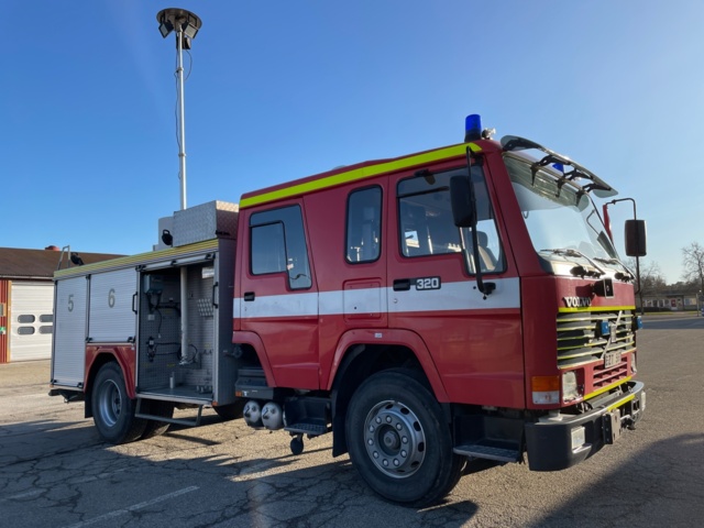989088-43 Fire engine VOLVO FL10 4x2 1997, Low mileage