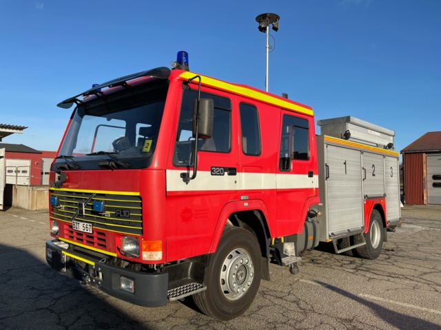989088-12 Fire engine VOLVO FL10 4x2 1997, Low mileage