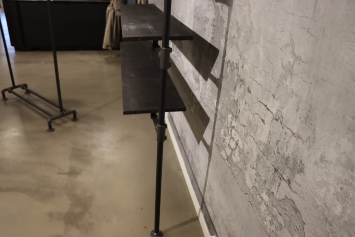 930879-6 2 Shelves tube-themed