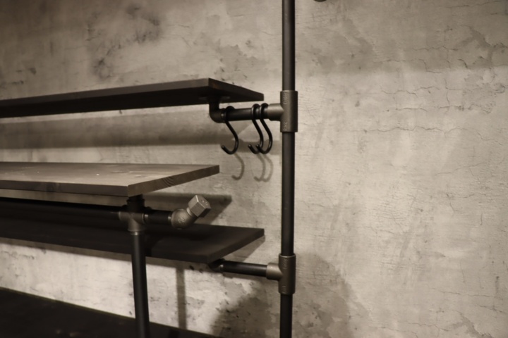 930879-8 2 Shelves tube-themed