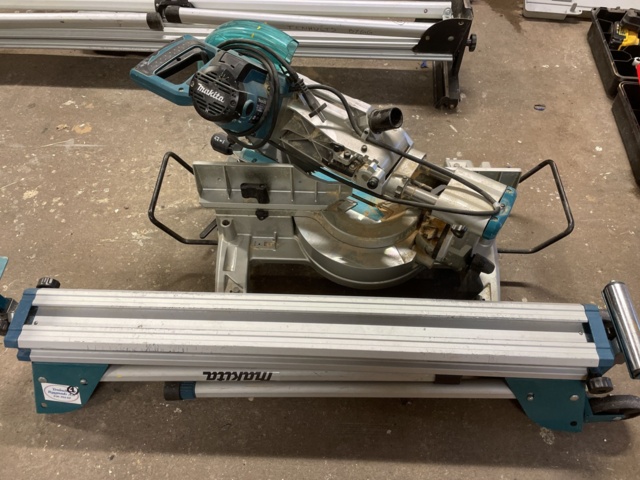 986233-2 Makita kap- och gersåg, komplett med sågbänk