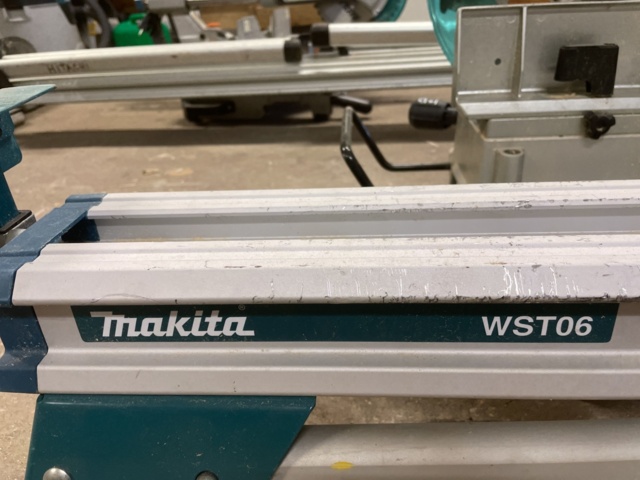 986233-4 Makita kap- och gersåg, komplett med sågbänk