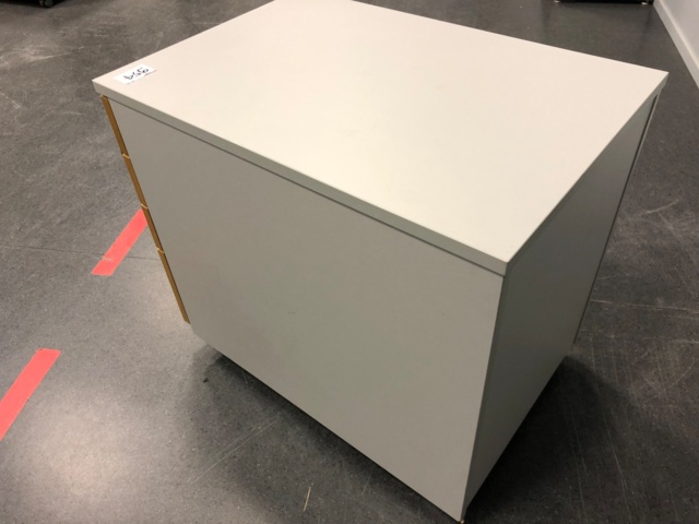 989516-3 Isku pöytälaatikosto - Ei pohjahintaa