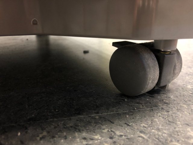 989516-9 Isku pöytälaatikosto - Ei pohjahintaa