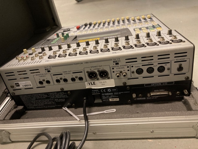 989543-3 Yamaha 01V Digital Mixing Console