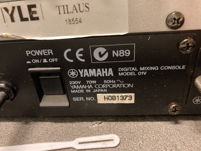 989543-4 Yamaha 01V Digital Mixing Console